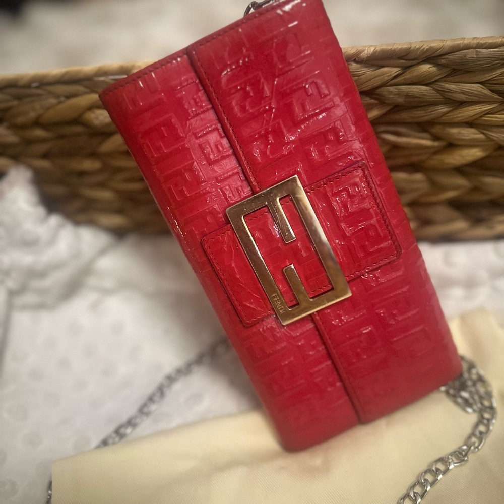 Fendi Zucchino Embossed Patent Leather
Long Bi-Fold Wallet with UNBRANDED chain